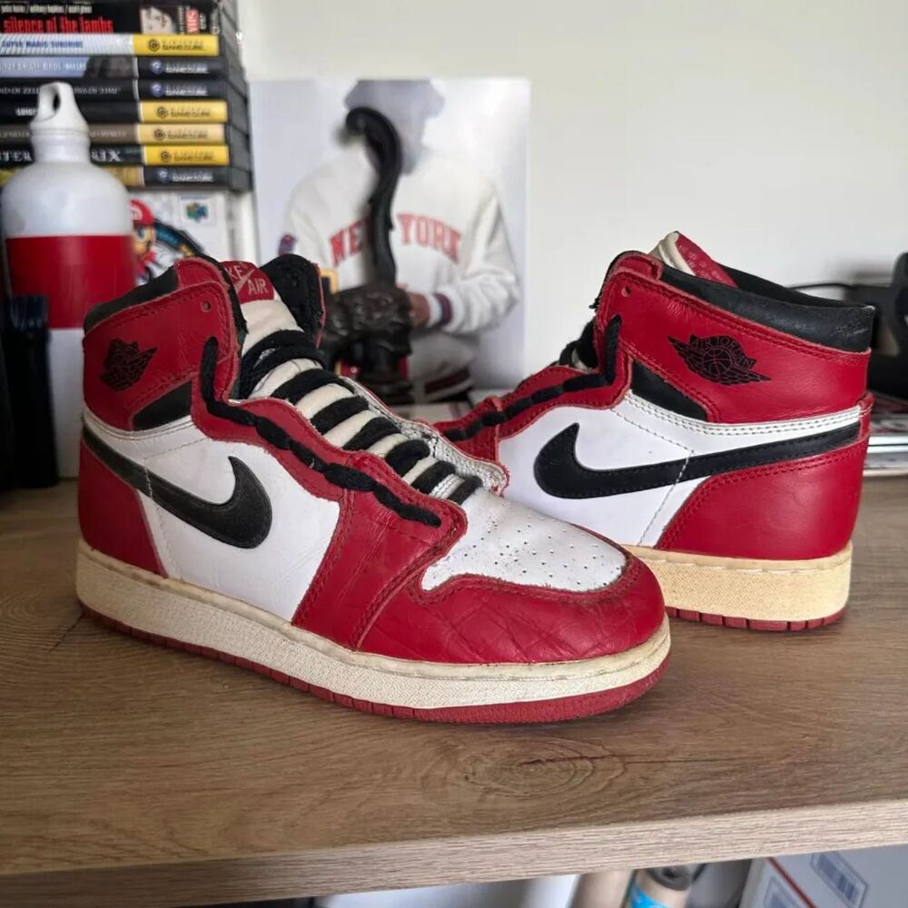 Vintage 1994 Nike Jordan 1 Chicago 153126-101 Size 5Y US